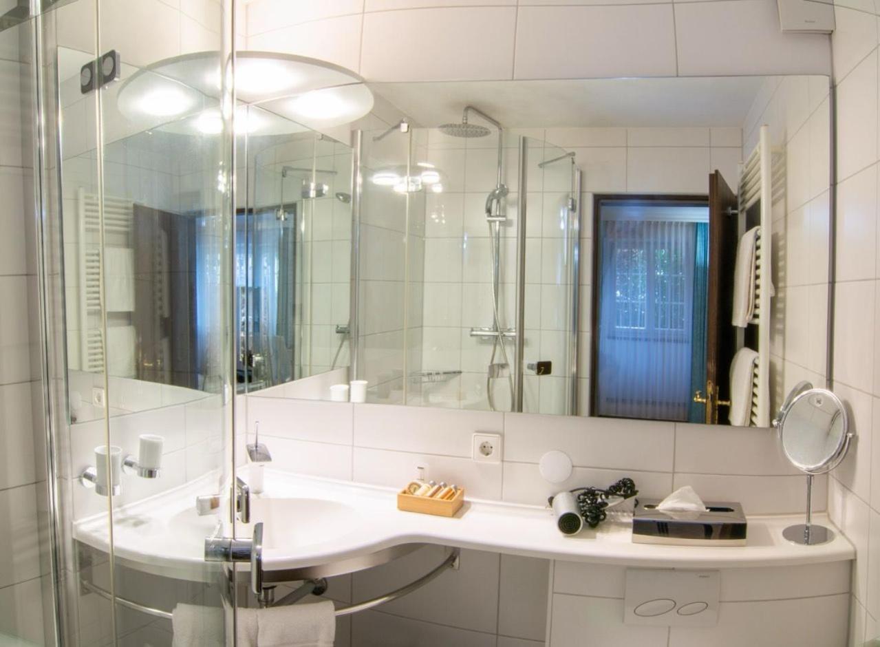 Hotel Adler - Вайль-на-Рейне Экстерьер фото